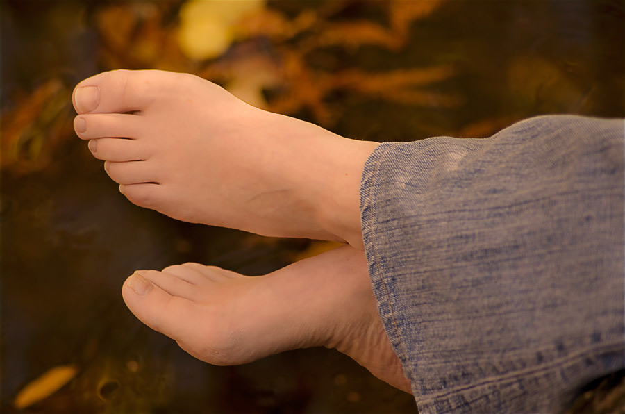 Autumnal Toes by nikongriffin on DeviantArt