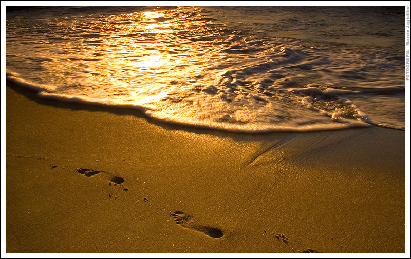 Footprints by mjagiellicz on DeviantArt