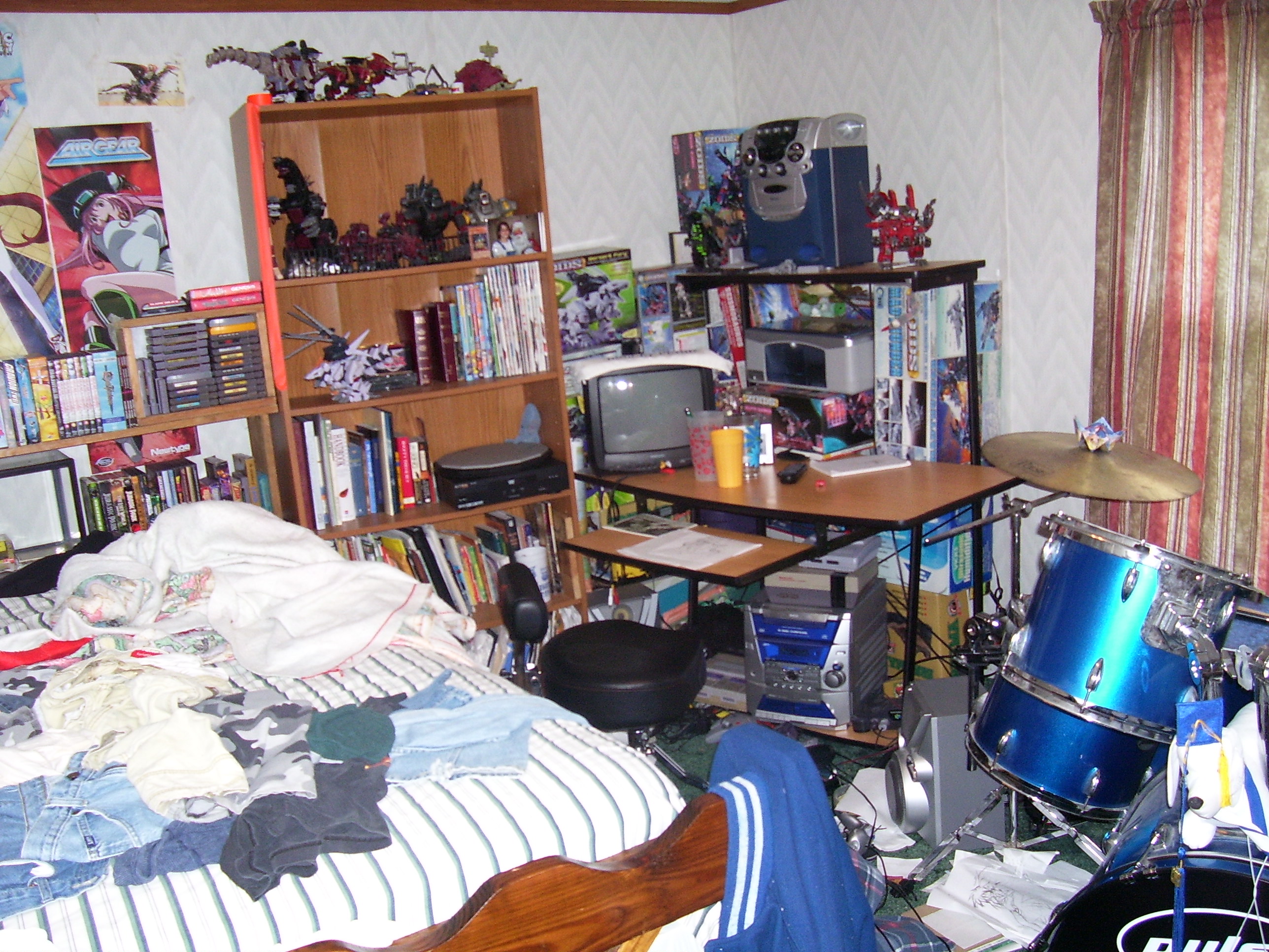 EXTREMELY MESSY room by Twilightof87 on DeviantArt
