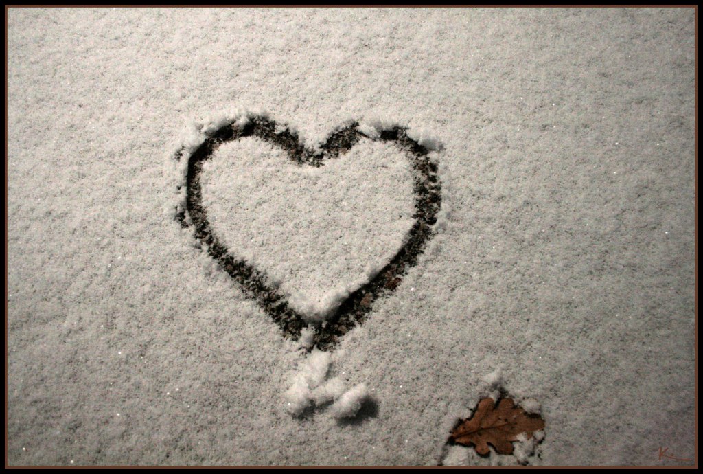 Snow heart by PetiteDame on DeviantArt