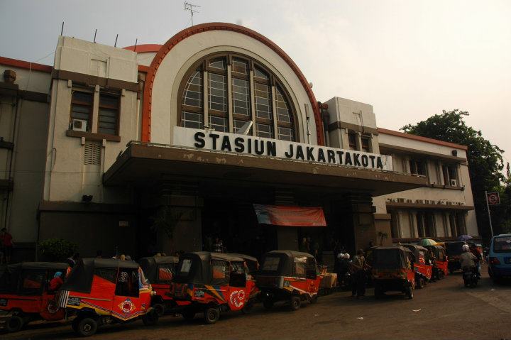Stasiun Jakarta Kota - Jakarta Railway Station by Ben-Shahab on DeviantArt
