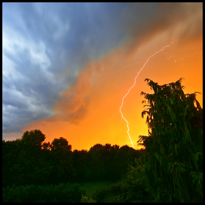 Lightning at sunset by JoInnovate on DeviantArt